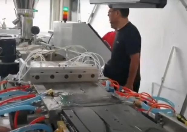 Profile Extrusion Molding Machine